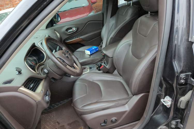 Used  Cherokee 2016 2.0L Superior Edition
