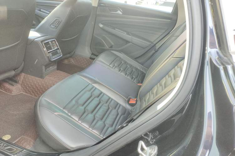 Used Volkswagen Passat 2020 Facelift 330TSI Elite Edition China VI Standard
