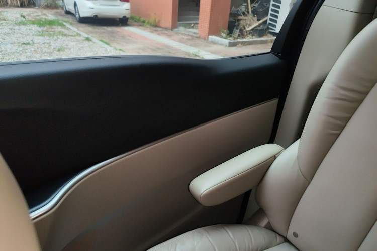 Used Buick GL8 2014 3.0L GT Luxury Business Haoya Edition
