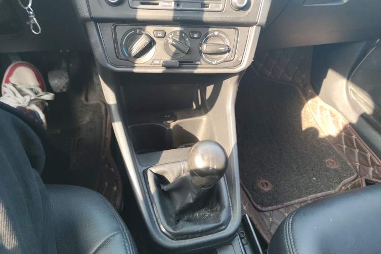 Used Volkswagen Santana 2016 1.6L Manual Fashion Edition
