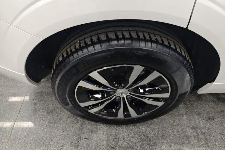 Used Volvo XC60 2025 B5 4x4 Smart Luxury Edition