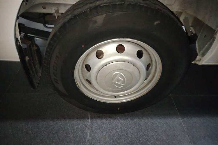 Used SAIC MAXUS Xintu V80 2023 2.0T Manual Classic Aoyuntong Short Wheelbase Mid-Roof 5/6-Seater