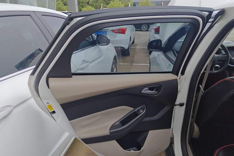 Used Ford Focus 2018 Sedan Classic 1.6L Automatic Comfort Plus Smart Drive Version
