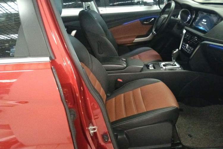 Used Venucia T90 2018 2.0L CVT Smart Connect Leading Edition China V Standard
