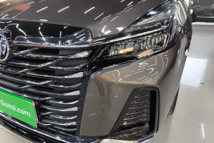 Used Buick GL8 2023 Land Executive Class 652T Luxury Model
