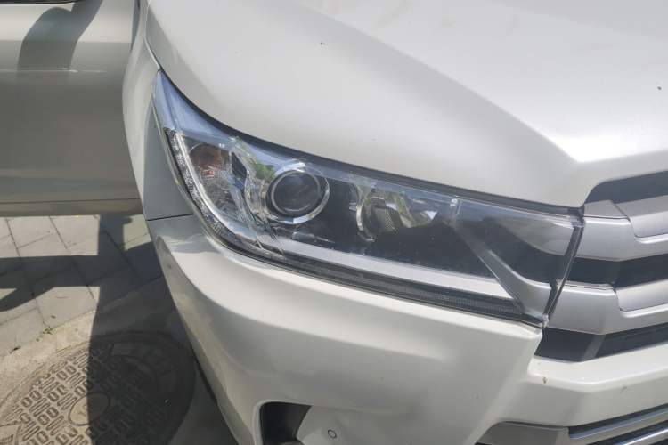 Used Toyota Highlander 2018 2.0T Four-Wheel Drive Luxury Edition 7 Seats China V Emission Standard
