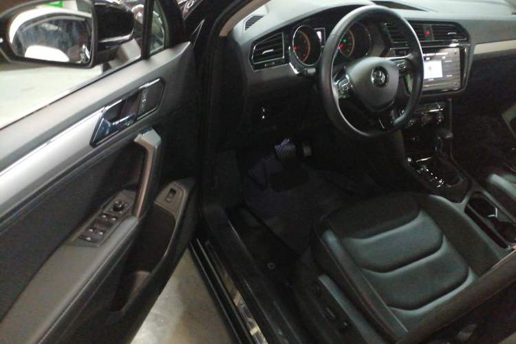 Used Volkswagen Tiguan L 2019 Revised 330TSI Automatic Two-Wheel Drive Smart & Luxury Edition China VI Standard
