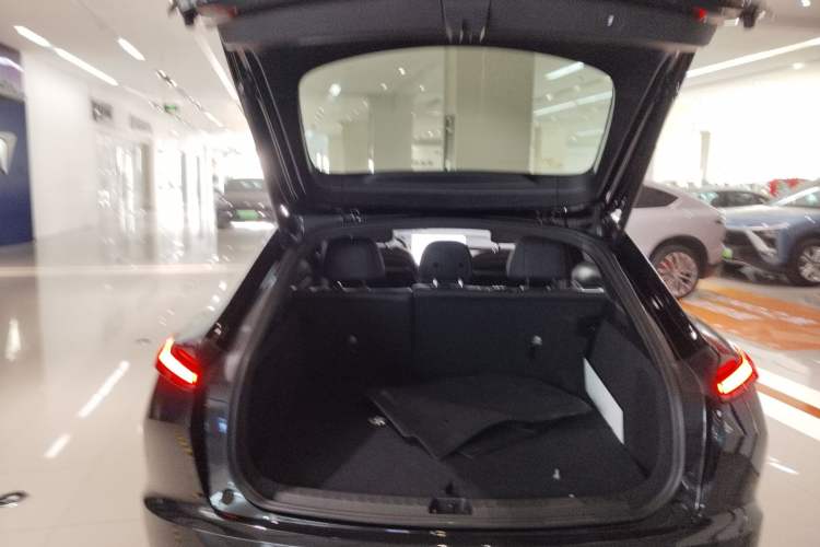 Used ONVO L60 2024 60 kWh Rear-Drive Version