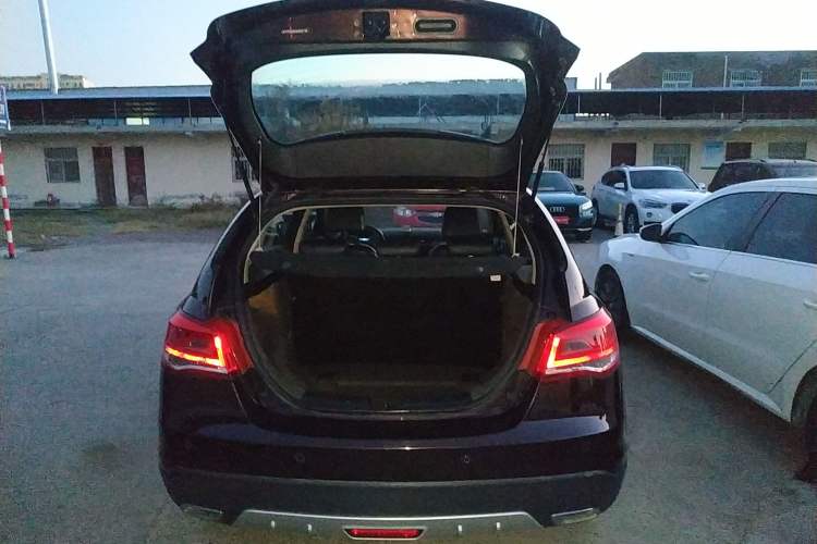 Used Geely Auto Emgrand 2017 Hatchback RS Million Edition 1.5L CVT Upward Version
