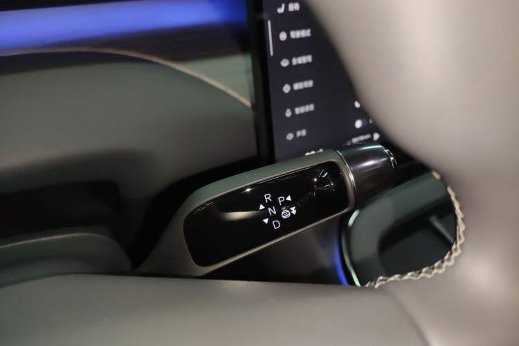 TDK.VehicleDetails.img