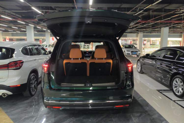 Used Hima AITO M8 2025 Extended-Range Ultra Version 53.4 kWh 6-Seater Edition
