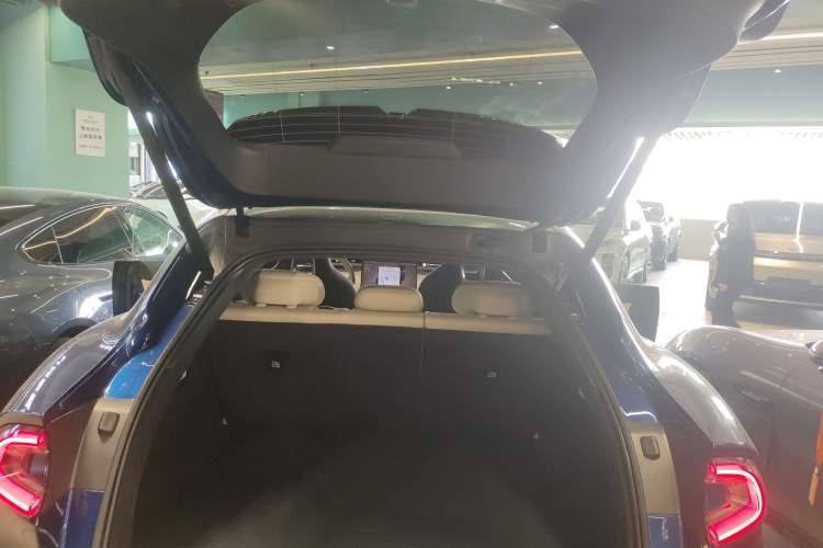 Used  YU7 2025 Ultra-Long Range High-Performance All-Wheel-Drive Max Edition
