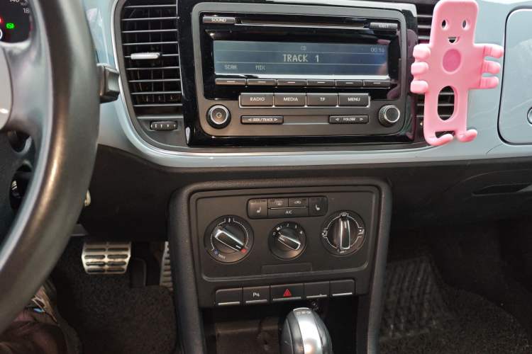 Used Volkswagen Beetle 2015 180TSI model
