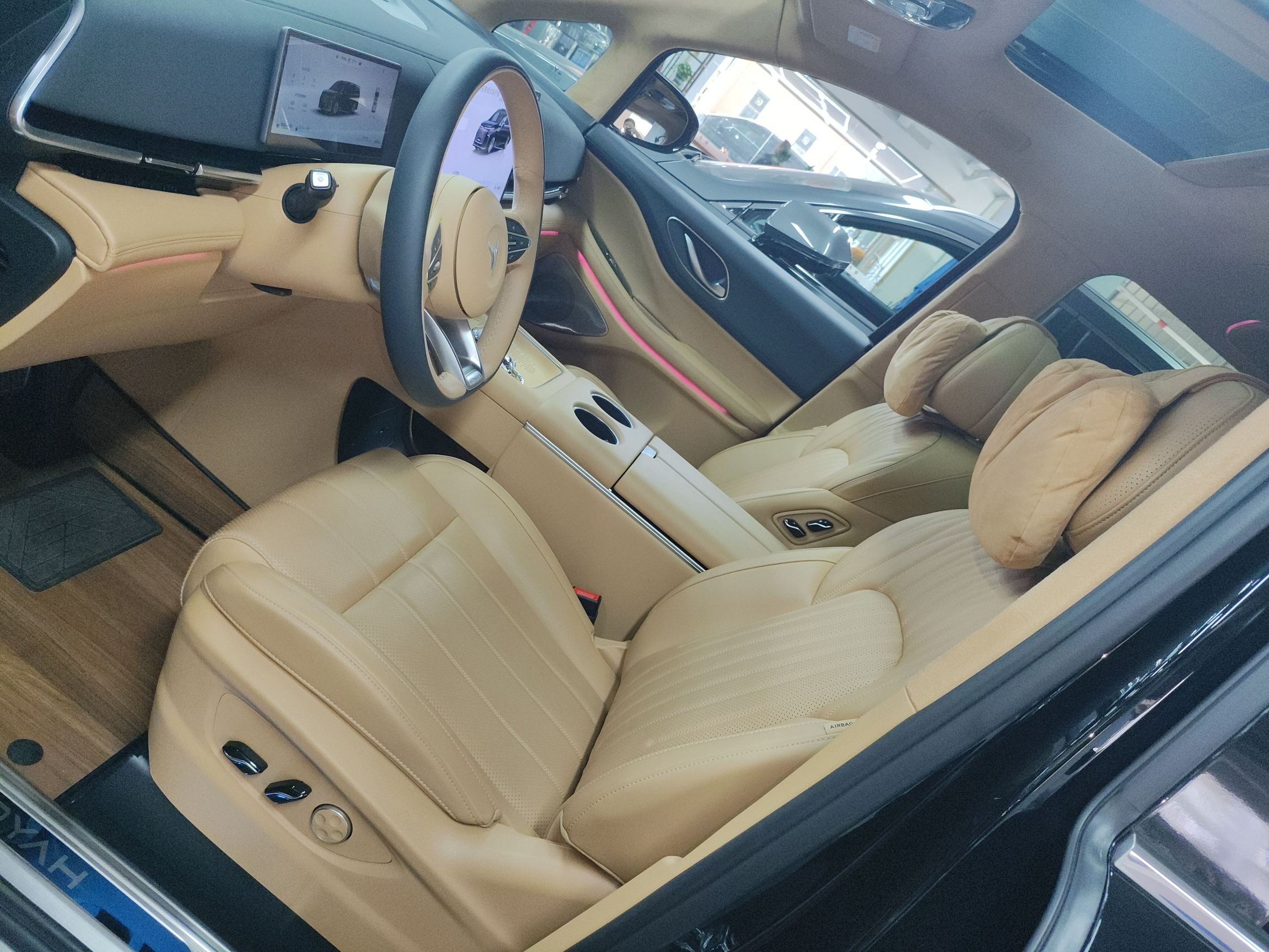 المقاعد الأمامية داخل السيارة