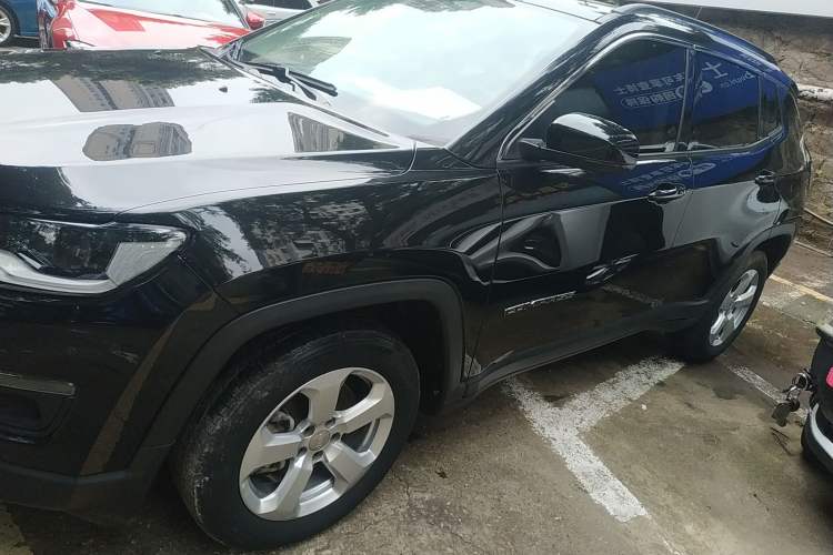 Used  Compass 2020 220T Automatic Leading Edition
