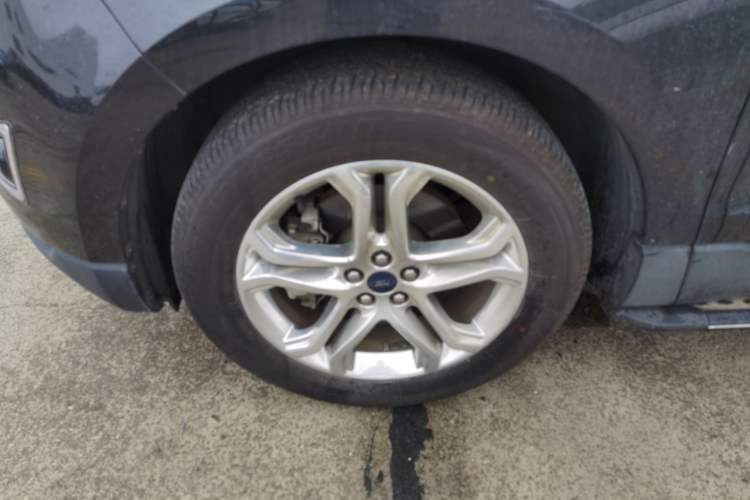 Used Ford Edge 2015 2.0T GTDi Two-Wheel-Drive High-Line Version