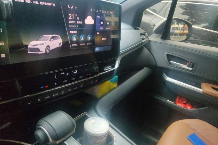 Used Toyota Sienna 2026 Model 2.5L Dual-Engine Four-Wheel-Drive Premium Edition