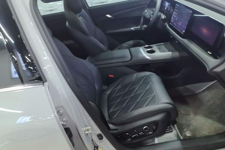 Used Changan CS75 PLUS 2025 4th Generation 1.5T New Blue Whale Smart Luxury Edition
