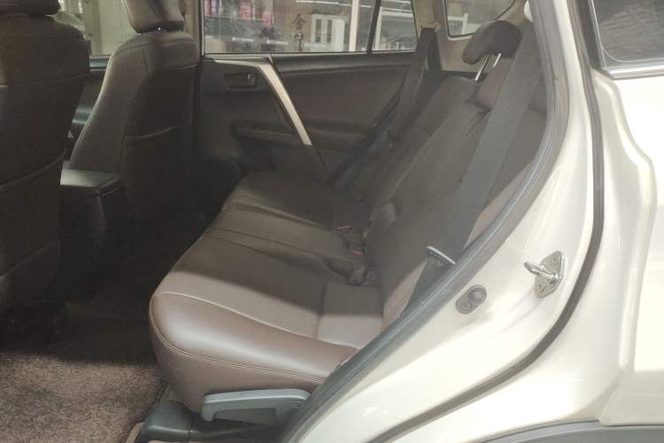 Used Toyota RAV4 2015 2.0L CVT Two-Wheel Drive Fashion Edition
