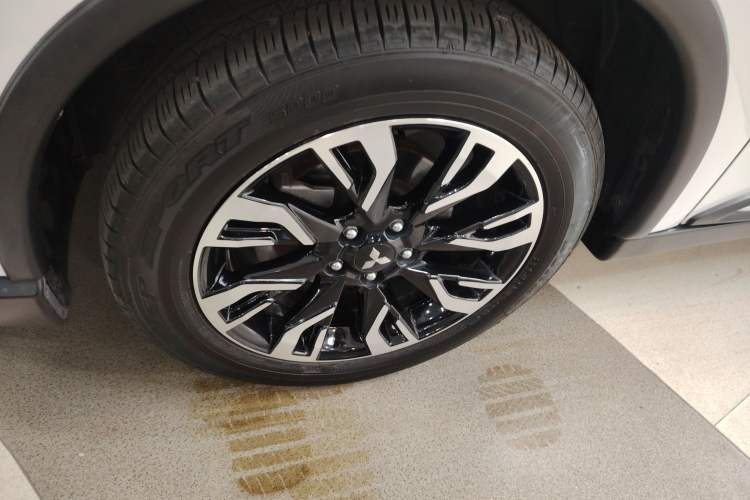 Used Mitsubishi Outlander 2019 2.4L 4x4 Zhi Xiang Edition 5 Seats China VI Standard
