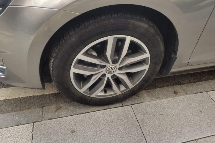 Used Volkswagen Golf 2016 230TSI Automatic Luxury Version
