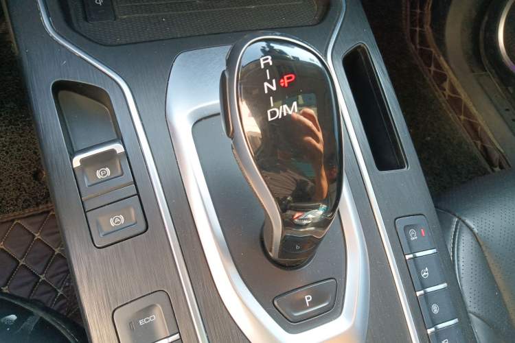 Used Wey VV6 2018 2.0T Two-Wheel-Drive Ultra-Luxury Version China V Standard