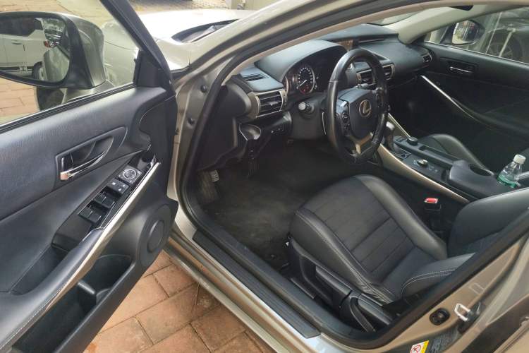 Used Lexus IS 2015 200T Leading Edition
