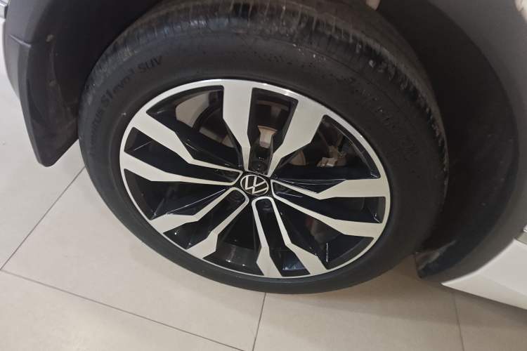 Used Volkswagen Tiguan L 2021 330TSI Automatic Two-Wheel Drive R-Line Enhanced Edition
