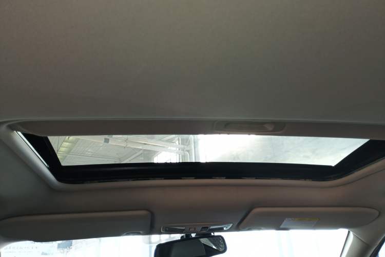 Used Mitsubishi Outlander 2019 2.4L 4x4 Zhi Xiang Edition 5 Seats China VI Standard