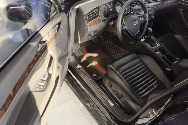 Used Volkswagen Magotan 2019 330TSI DSG Leading Model China VI Standard