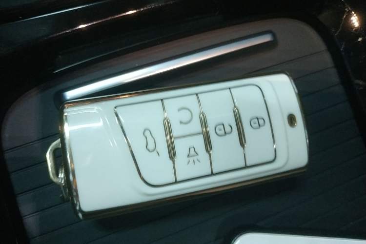 Used GAC Trumpchi M6 2023 PRO 270T DCT Luxury Edition
