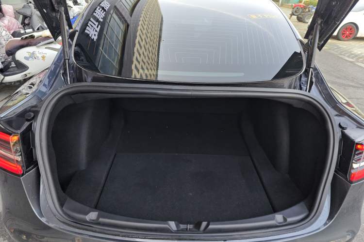 Used Tesla Model 3 2019 Long-Range All-Wheel-Drive Version
