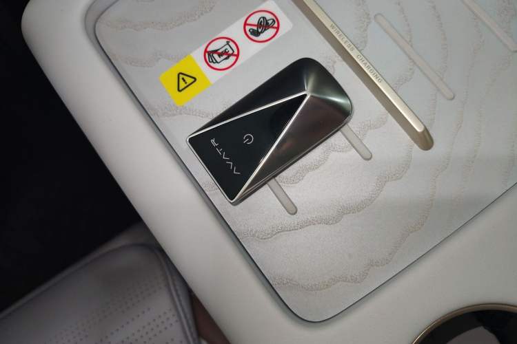 Used  07 2024 Ultra All-Electric Four-Wheel Drive