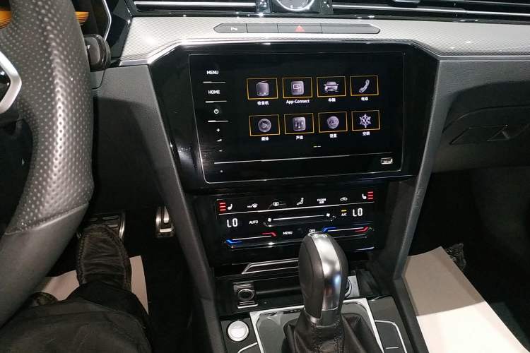 Used Volkswagen Magotan 2023 2 Million Units Limited Edition 330TSI DSG Leading Version
