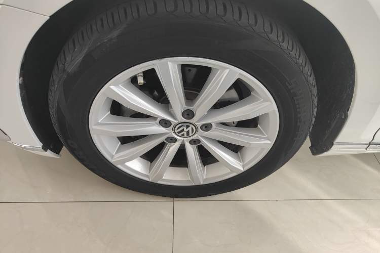 Used Volkswagen Magotan 2017 330TSI DSG Leading Model
