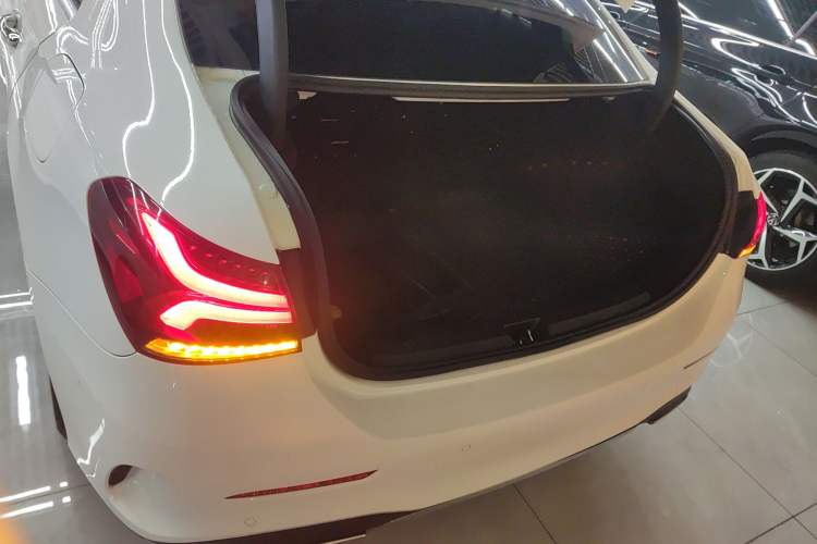 Used Mercedes-Benz A-Class 2022 Second Facelift A 200 L Sport Sedan Fashion Version
