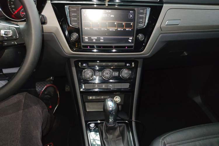 Used Volkswagen Touran 2018 Volkswagen Touran L 280TSI DSG Boundary Edition 7 Seats China V Emission Standard