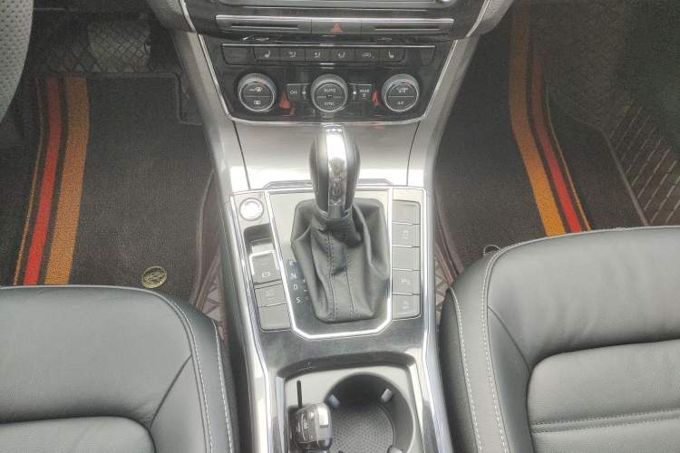 Used Volkswagen Passat 2017 330TSI DSG Luxury Edition
