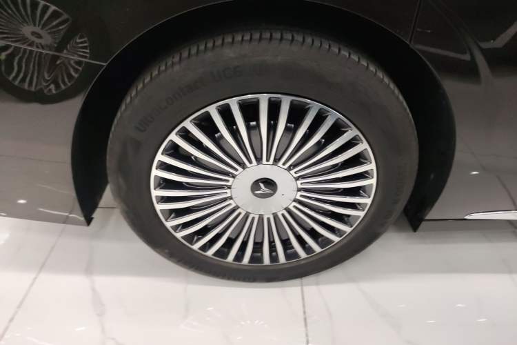 Used VOYAH Dream 2025 PHEV Four-Wheel Drive Prestige Kunpeng Edition
