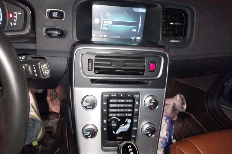 Used Volvo V60 2017 T5 Zhiyi Edition China V Standard
