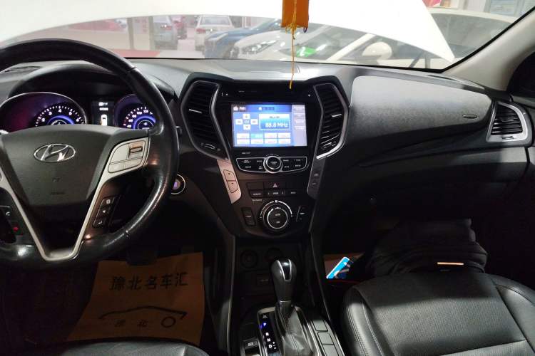 Used Hyundai Santa Fe 2015 2.4L Automatic Two-Wheel Drive Smart Version 5 Seats
