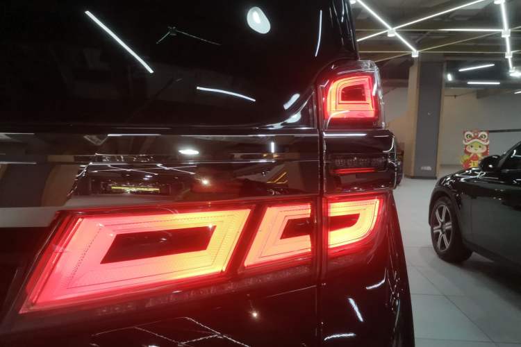 Used Toyota Vellfire 2019 Dual-Engine 2.5L HV Luxury Edition