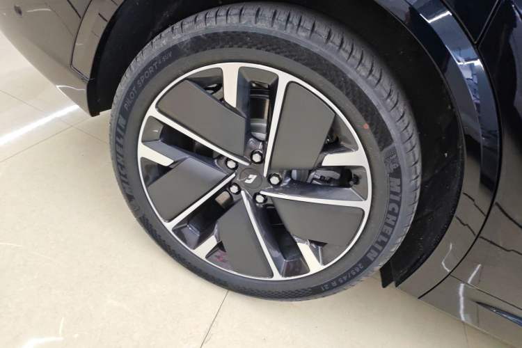 Used Li Auto L9 2025 Pro Smart Refresh Edition
