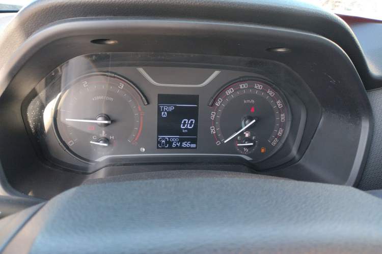 Used SAIC MAXUS T60 2017 2.8T Diesel Manual Two-Wheel Drive Low-Profile Comfort Version Long Wheelbase China V Emission Standard
