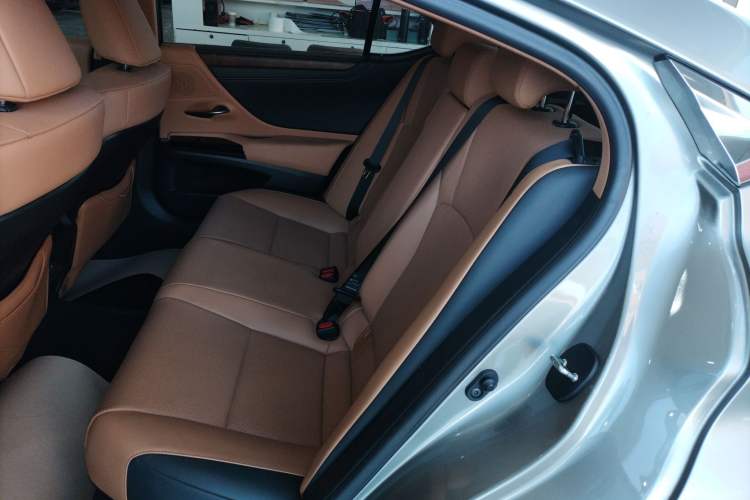 Used Lexus ES 2024 200 Premium Edition
