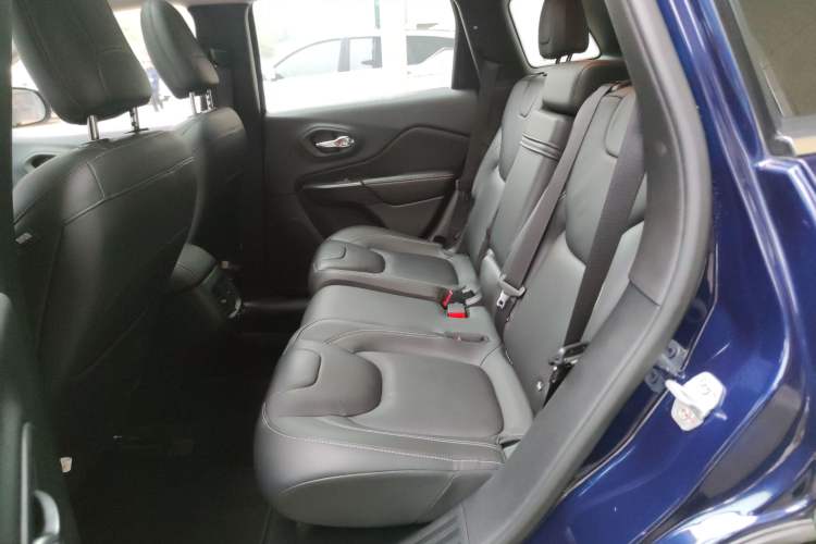 Used  Cherokee 2017 2.0L Superior Edition