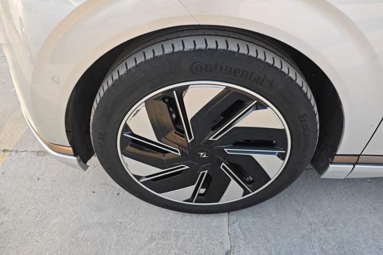 Used  eπ008 2024 210Max Range-Extended Version 6 Seats