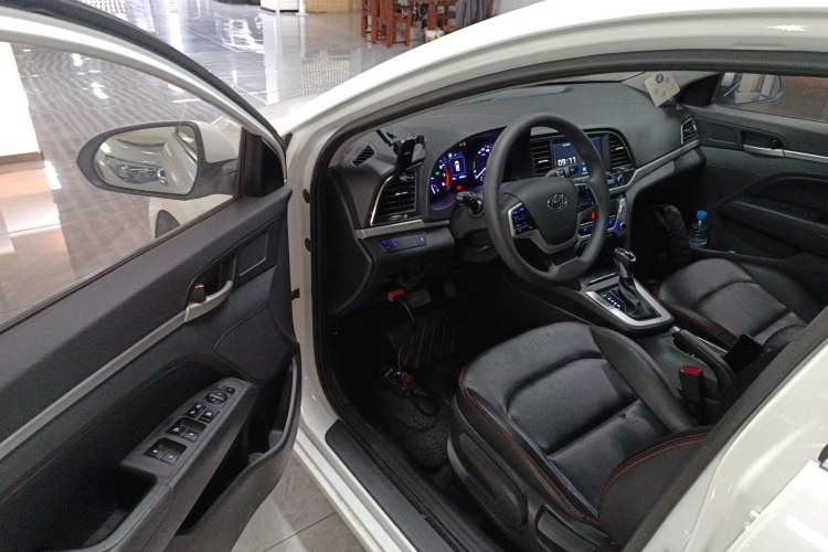 Used Hyundai Elantra 2016 1.6L Automatic ZhiXuan – Elite Version
