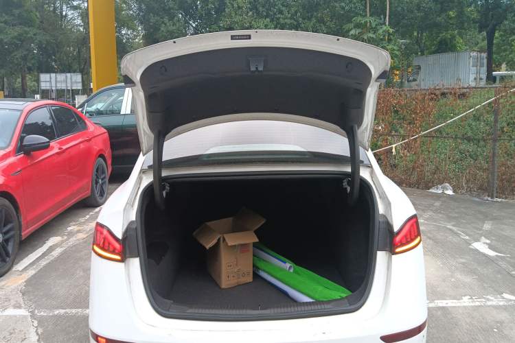 Used Roewe D7 2023 DMH 125km Excellence Edition