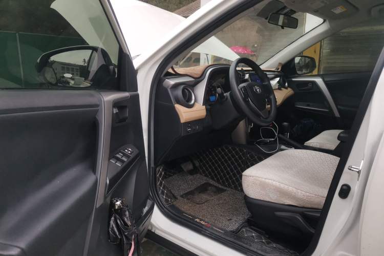 Used Toyota RAV4 2019 2.0L CVT Two-Wheel Drive Urban Edition China VI Standard